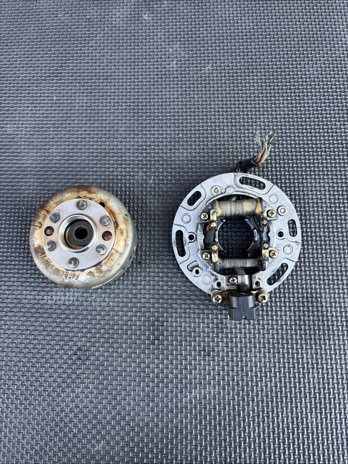 1993 92-95 YZ125 OEM IGNITION STATOR GENERATOR FLYWHEEL ROTOR 4DB-85550-00-00 1993 92-95 YZ125 OEM IGNITION STATOR GENERATOR FLYWHEEL ROTOR 4DB-85550-00-00