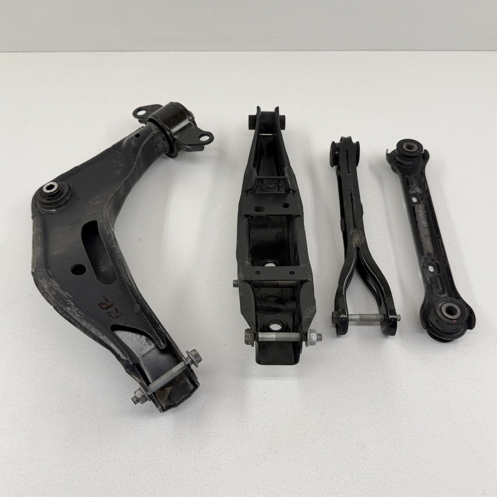 10-15 Chevrolet Camaro SS Passenger Right Rear Control Arm Suspension Set OEM