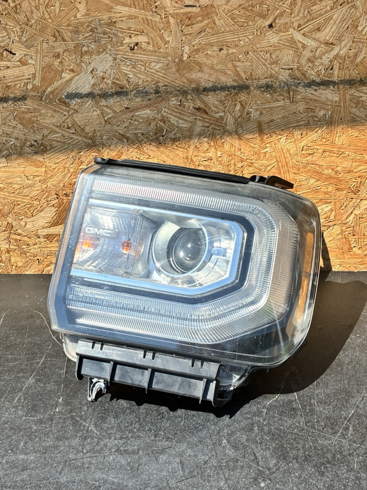 OEM 2016-2019 GMC SIERRA 1500 SLT SLE HID HEADLIGHT (Driver/Left)#84228369