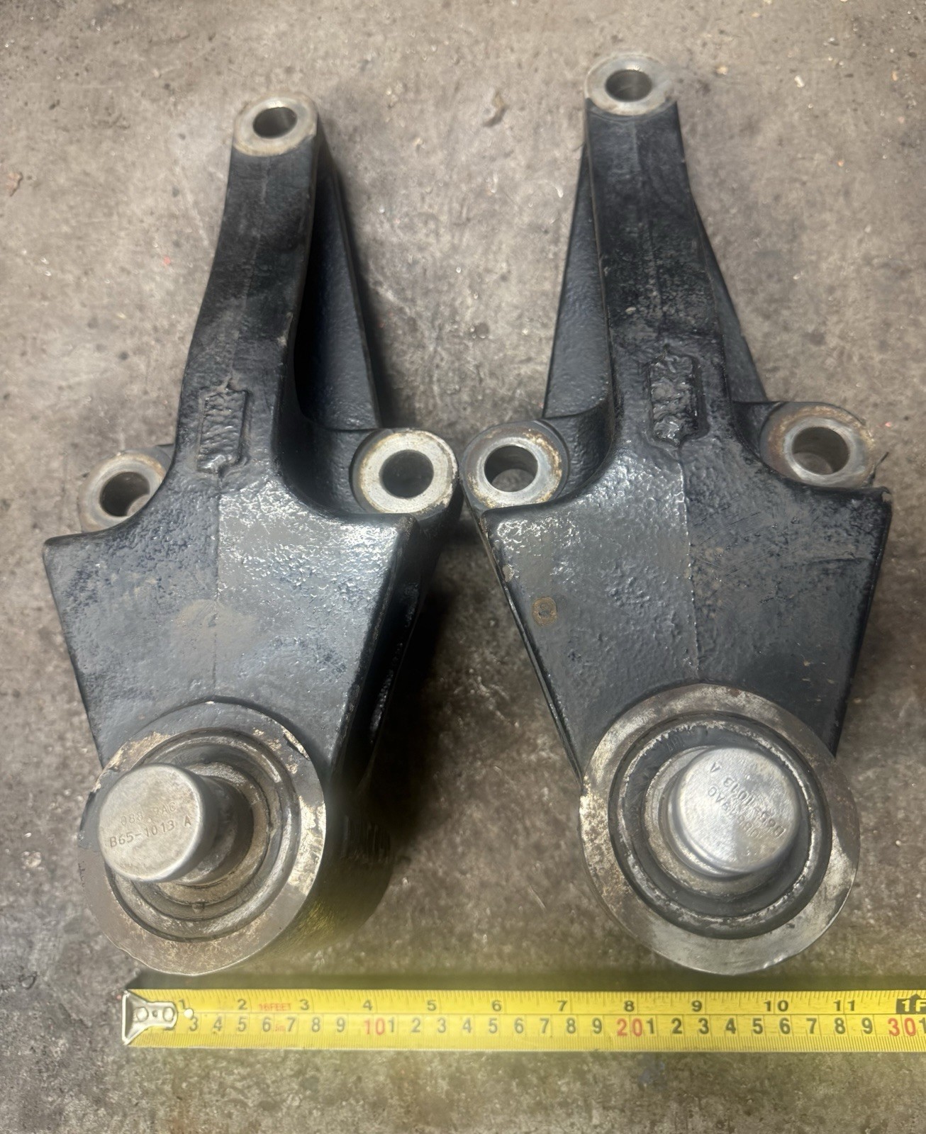 Kenworth Front Suspension Leaf Spring Hanger Set Of Two (B11-1091-001) Kenworth Front Suspension Leaf Spring Hanger Set Of Two (B11-1091-001)
