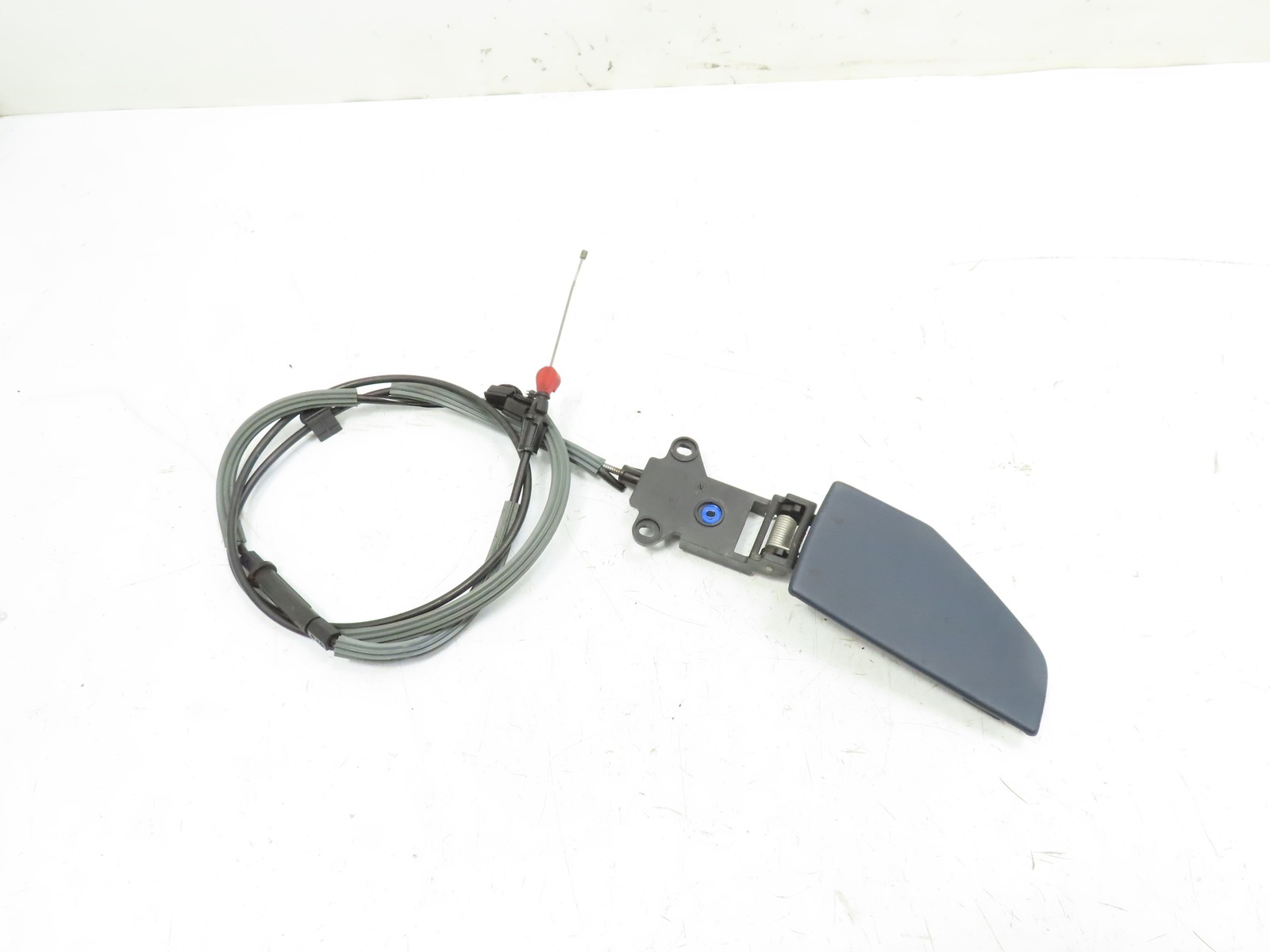 07 Aston Martin V8 Vantage Roadster #1014 Trim Top Hinge Flap Cover & Cable Tonn 07 Aston Martin V8 Vantage Roadster #1014 Trim Top Hinge Flap Cover & Cable Tonn