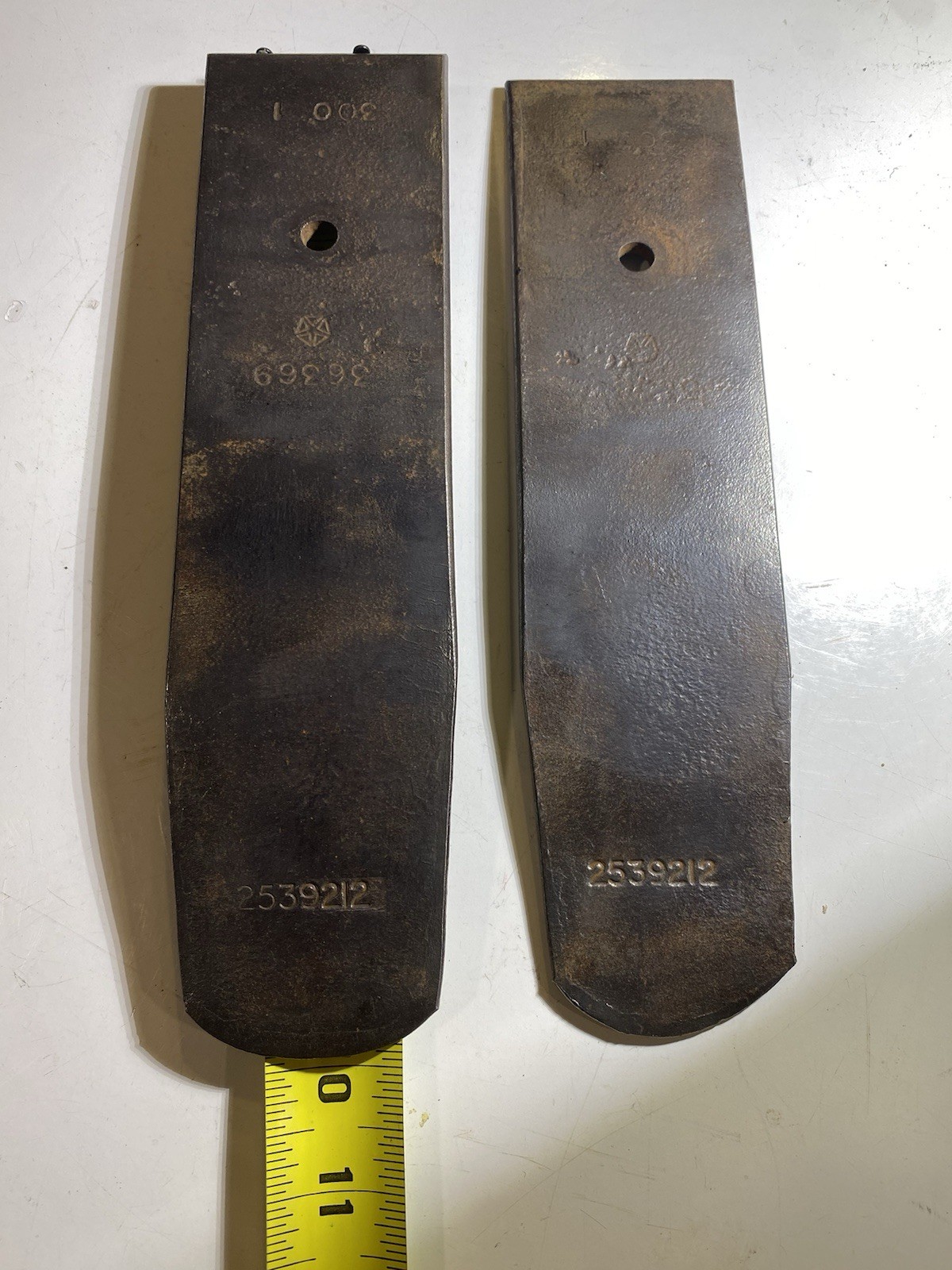 MoPar 1968-69-70 B Body Original Leaf Spring Plate-Service Replace Pair 2539212 MoPar 1968-69-70 B Body Original Leaf Spring Plate-Service Replace Pair 2539212