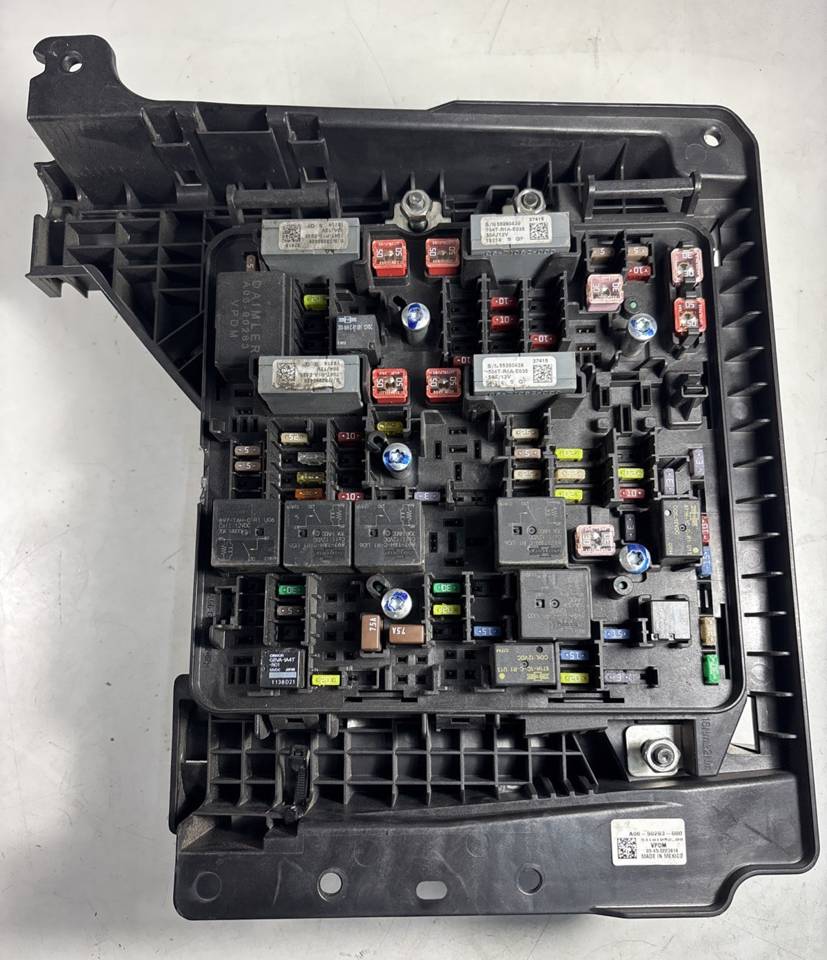 2018 FREIGHTLINER CASCADIA MAIN POWER DISTRIBUTION MODULE FUSE BOX A06-90283-000