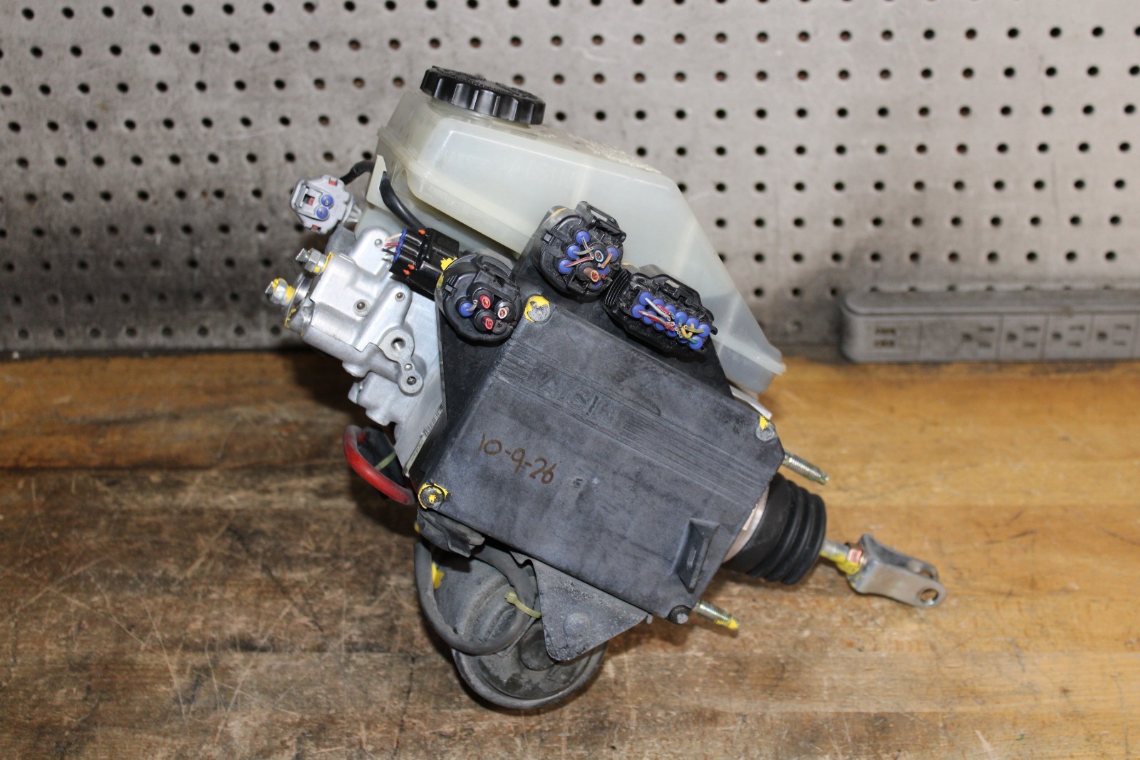 1998-05 Lexus GS300 GS400 GS430 ABS Anti Lock Brake Booster Pump Master Cylinder