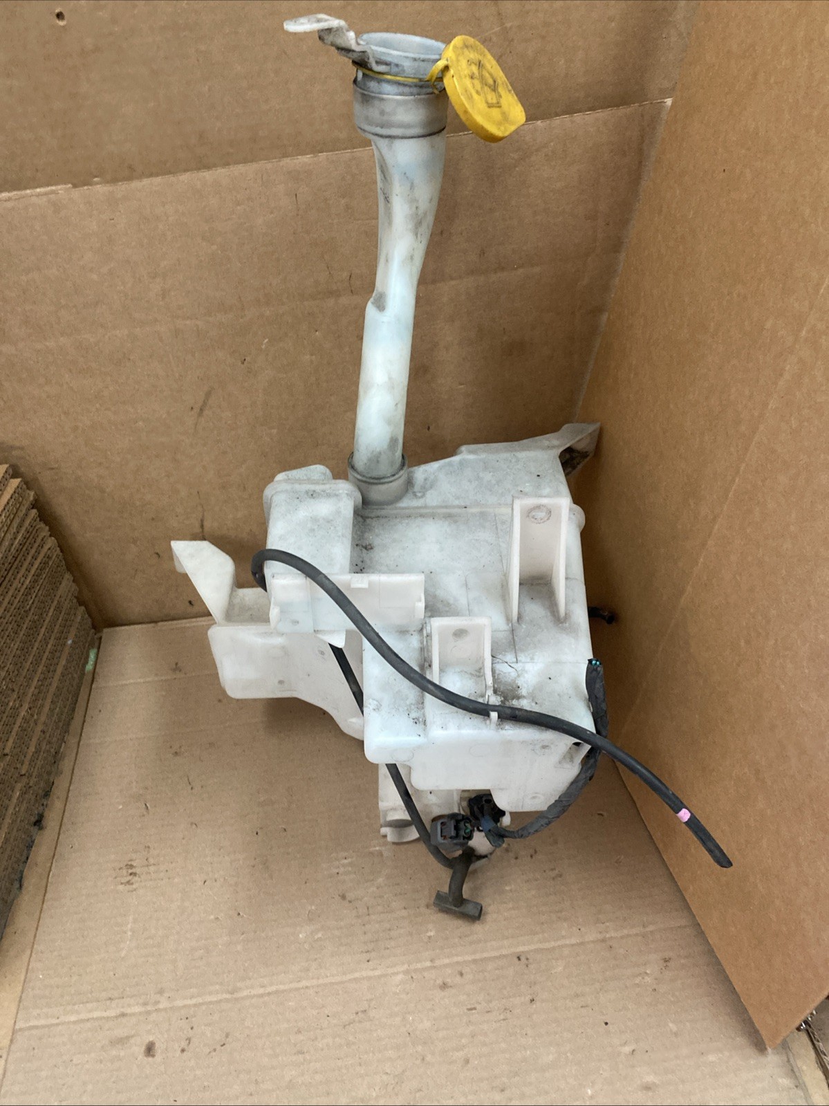 2012 2013 2014 2015 2016 Subaru Impreza Sedan Washer Bottle Pump Oem Reservoir ￼