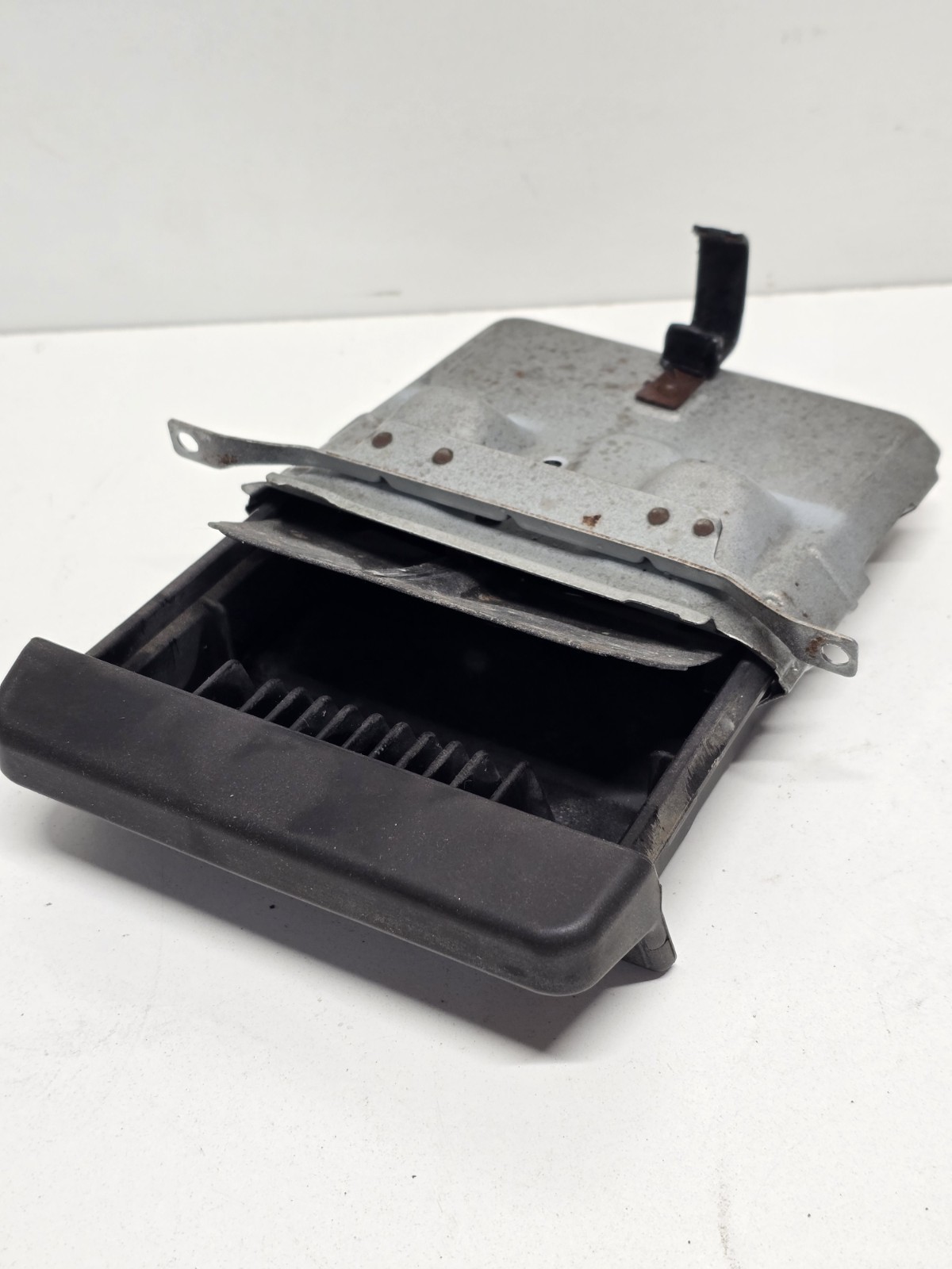 1981-1988 Toyota Fj60 Landcruiser Ash Tray With Mount Bracket 1981-1988 Toyota Fj60 Landcruiser Ash Tray With Mount Bracket