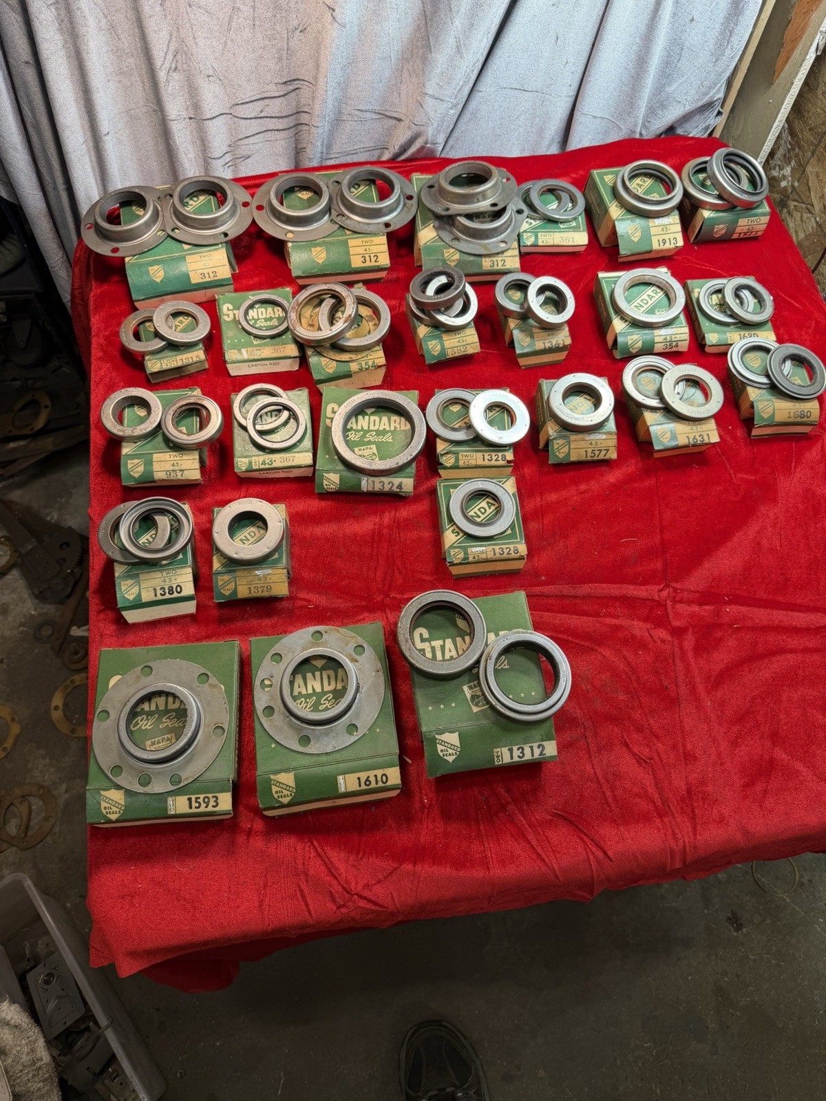 LOT NOS 1930’s 1940’s 1950’s 1960’S STANDARD OIL WHEEL SEALS VINTAGE CAR TRUCK