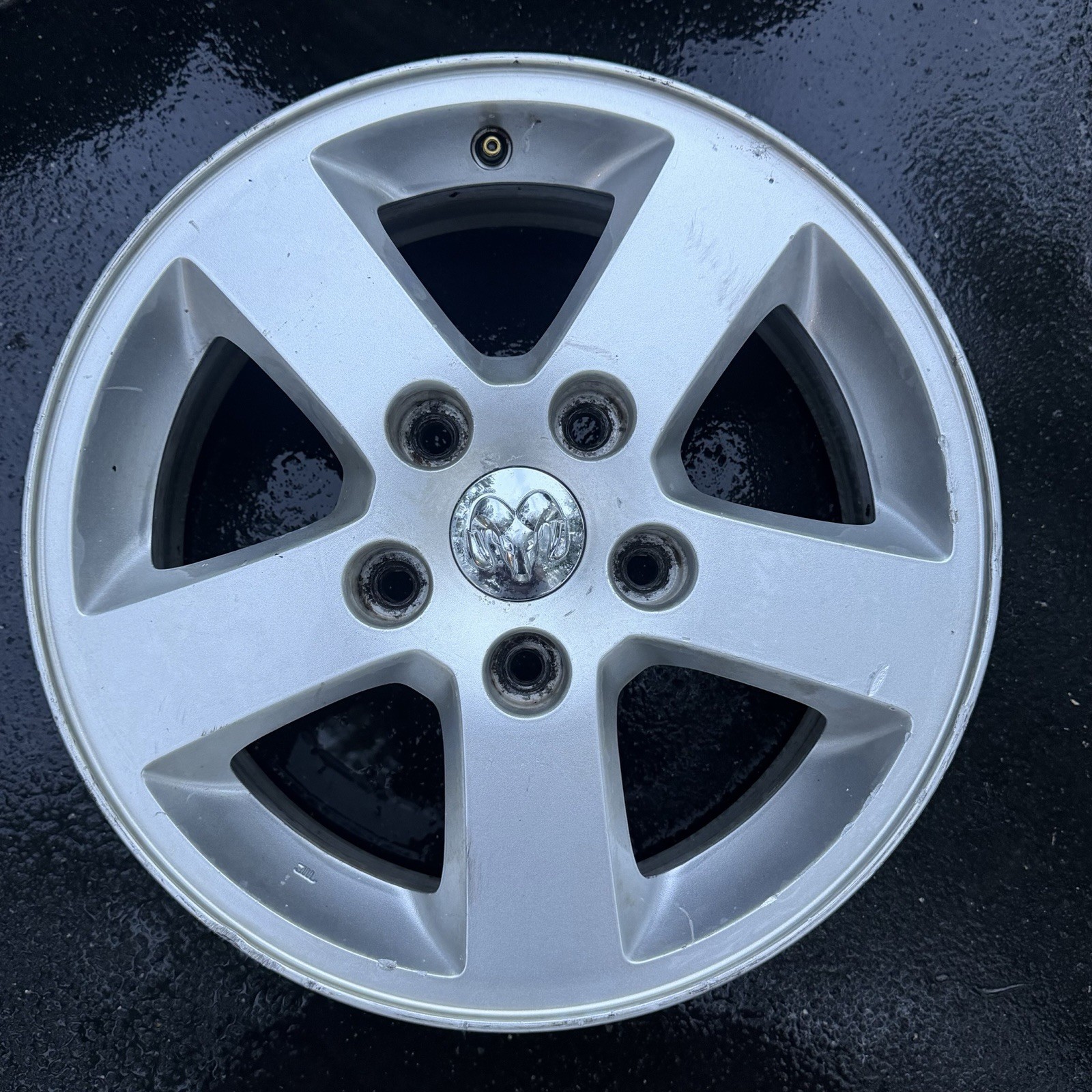 2008 2013 DODGE GRAND CARAVAN OEM ALLOY WHEEL RIM 16 INCH 5 SPOKE 08 13 MV1 2008 2013 DODGE GRAND CARAVAN OEM ALLOY WHEEL RIM 16 INCH 5 SPOKE 08 13 MV1
