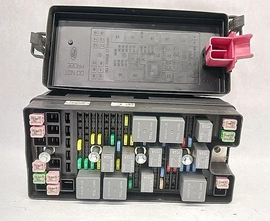 2007-2008 Ford Mustang Engine Fuse Box Assembly OEM