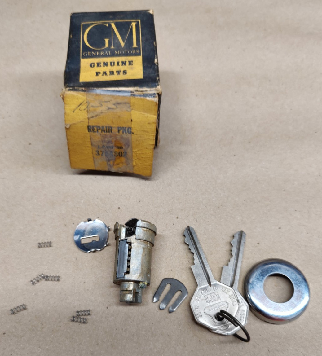 NOS OEM 1959 Chevy Olds 4-Door Front Door Lock Repair Kit w/ Keys GM 3764802