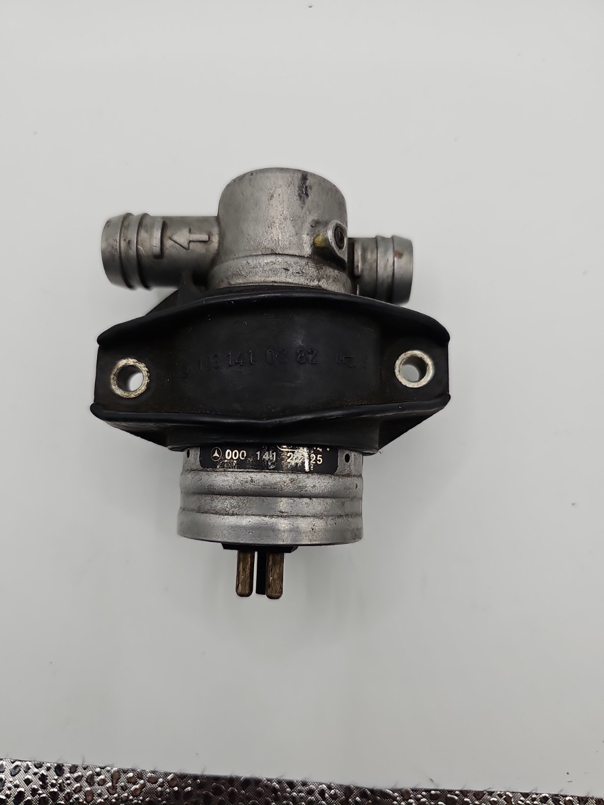 Mercedes W126 R107 V8 Idle Air Control Valve With Mount OEM 000 141 22 25