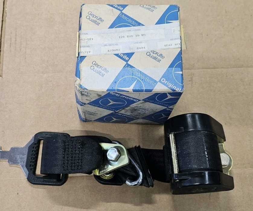 NOS 1981 1985 Mercedes W126 Rear RH LH Outer Seat Belt Reel Assembly 1268601085 NOS 1981 1985 Mercedes W126 Rear RH LH Outer Seat Belt Reel Assembly 1268601085