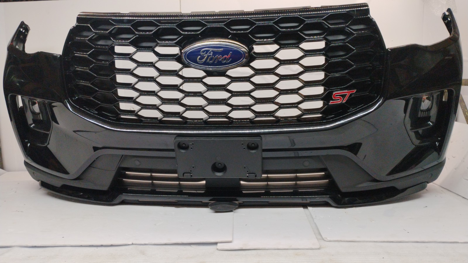 OEM Ford Explorer  Agate Black Front Bumper Assembly with Grille/cam 2025-2026