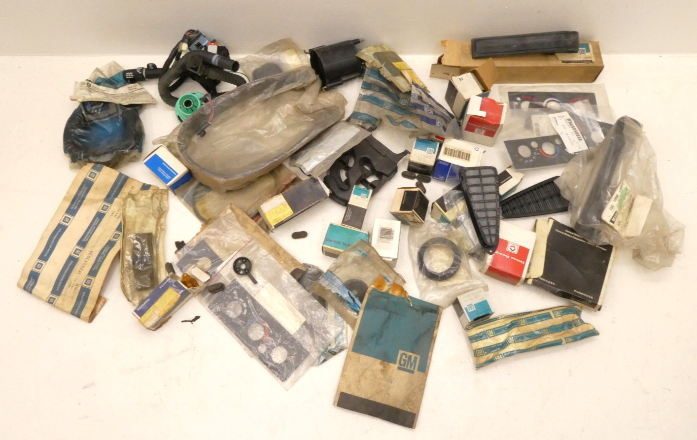 Large Mixed Lot GM AC Delco Auto Parts Interior Trim Switches Panels Untested