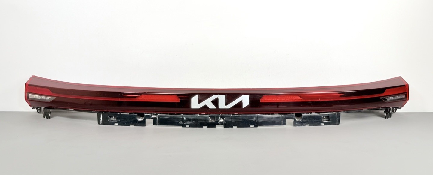 2024 2025 Kia Seltos Tailgate Liftgate Center LED Tail Light Lamp Genuine OEM 2024 2025 Kia Seltos Tailgate Liftgate Center LED Tail Light Lamp Genuine OEM