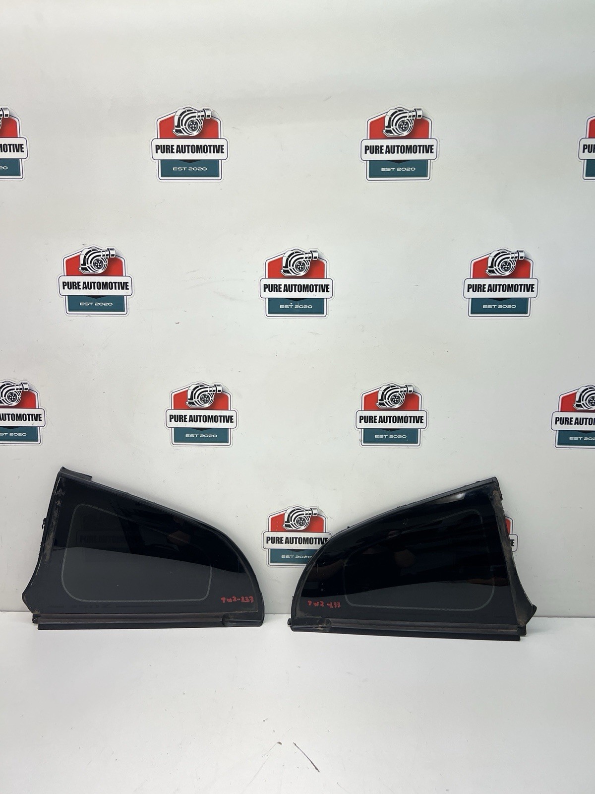 2003-2008 Nissan 350Z Rear Quarter Glass Set Pair Etched Logo Rare OEM 152