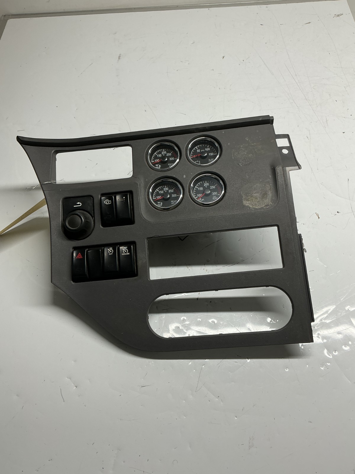 Peterbilt 579 567 Dash Instrument Panel B Trim Bezel 4 Gauges Switches 10040544