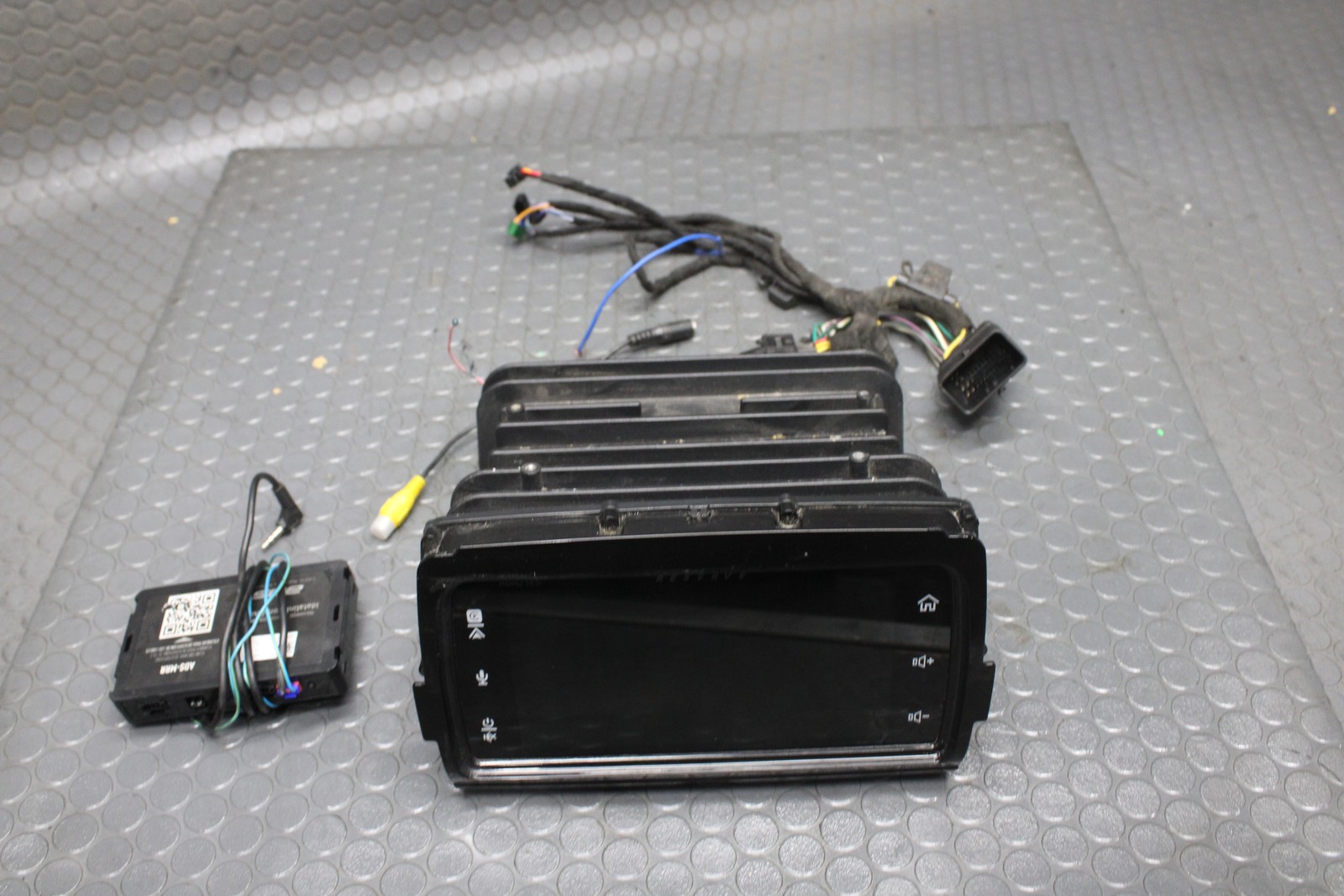 17-23 Harley Davidson Street Glide Soundstream Reserve HDHU.14Si