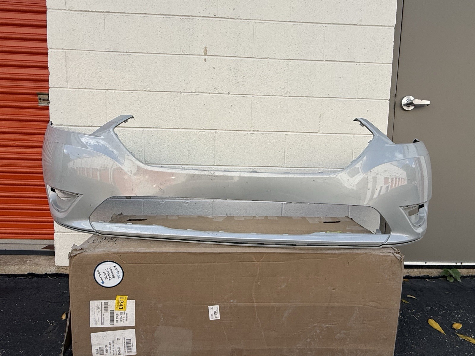 OEM  Bumper Cover Skin Fits 13-19 Ford Taurus Paint To Match FO1000666 Used