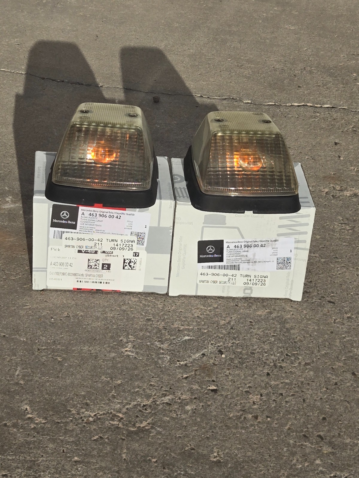 Mercedes-Benz G-Class G55 G500 G550 G63 OEM Front Clear Turn Signal Lights set