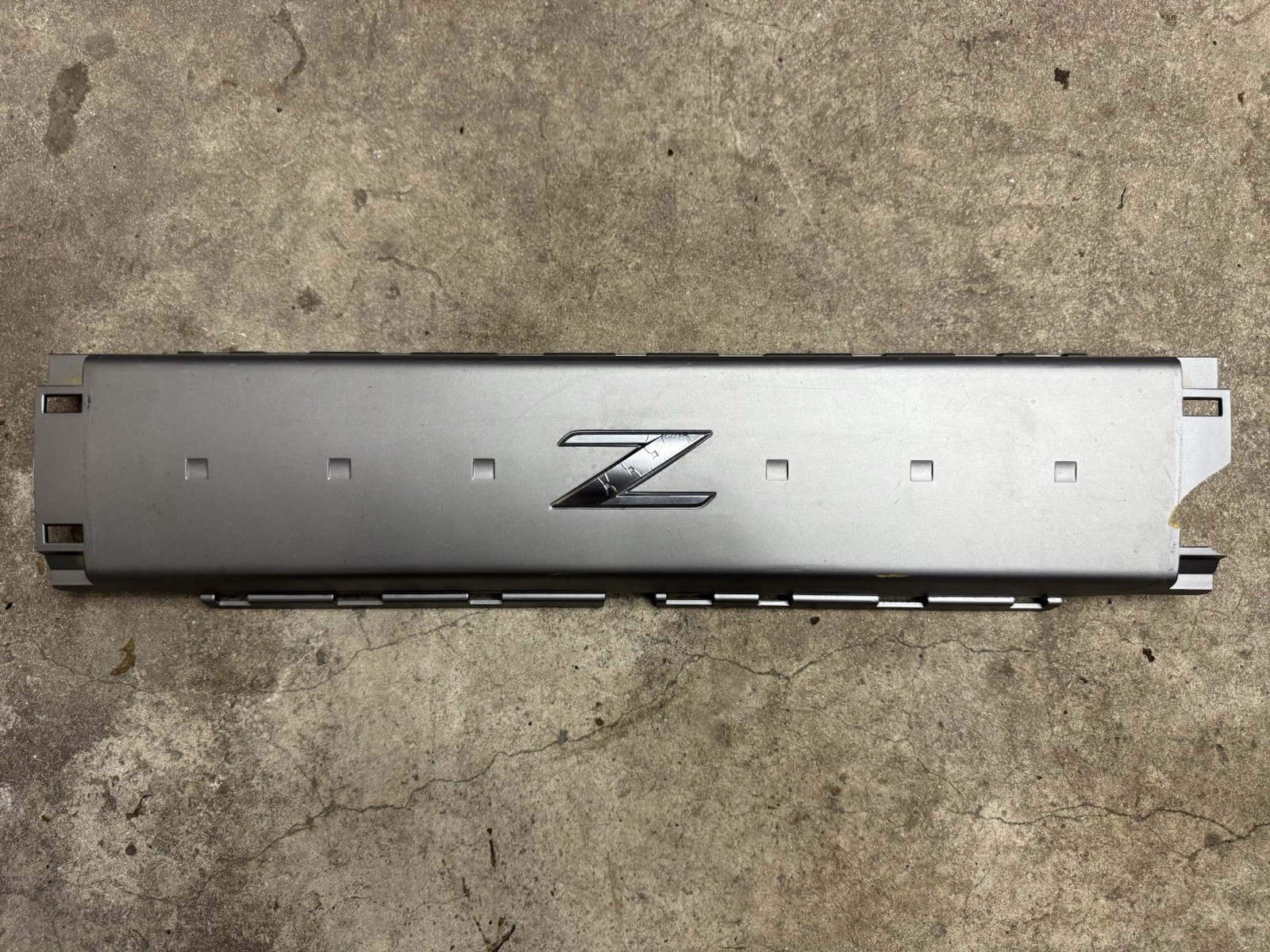 2003-2008 Nissan 350Z Coupe Rear Strut Tower Trim Cover OEM SR107