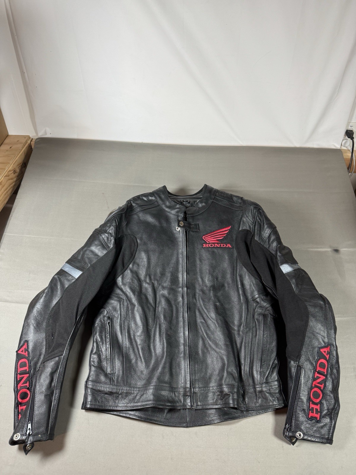 Honda Motorbike Leather Jacket MotoGP Motorcycle Racing Biker Padded Sz L Honda Motorbike Leather Jacket MotoGP Motorcycle Racing Biker Padded Sz L