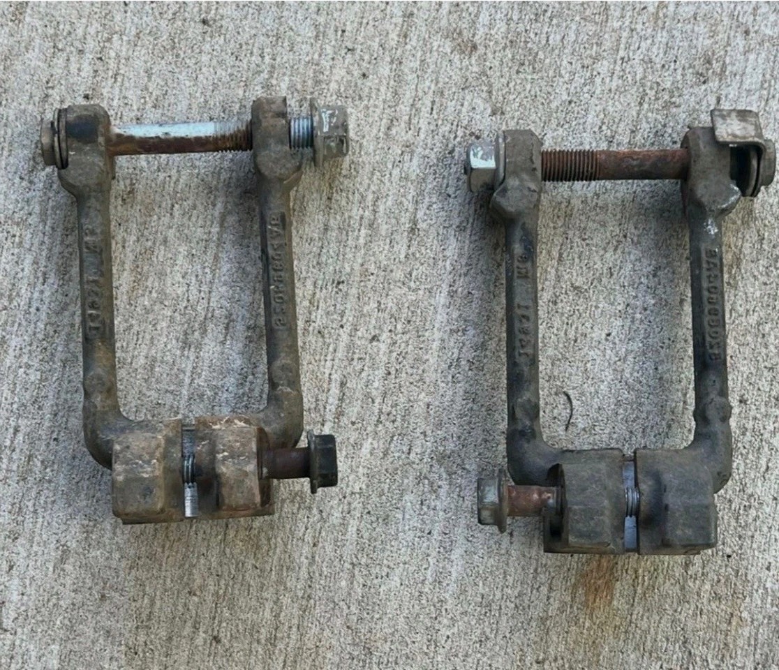 05-10 Jeep Grand Cherokee/06-10 Commander LH RH Pair Clevis Strut Fork Set OEM 05-10 Jeep Grand Cherokee/06-10 Commander LH RH Pair Clevis Strut Fork Set OEM