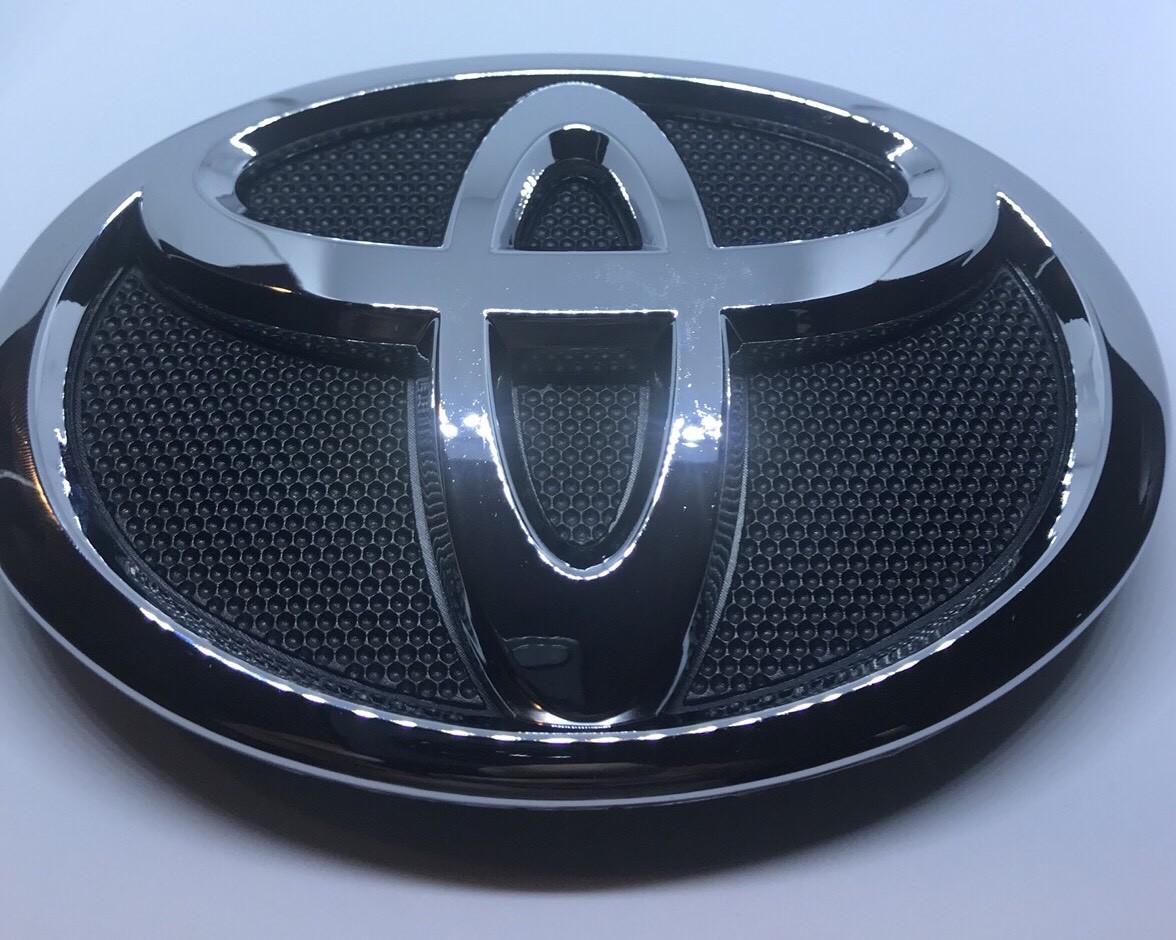 TOYOTA CAMRY 2010 2011 FRONT GRILL EMBLEMS NEW GENUINE OEM (75311-06100)