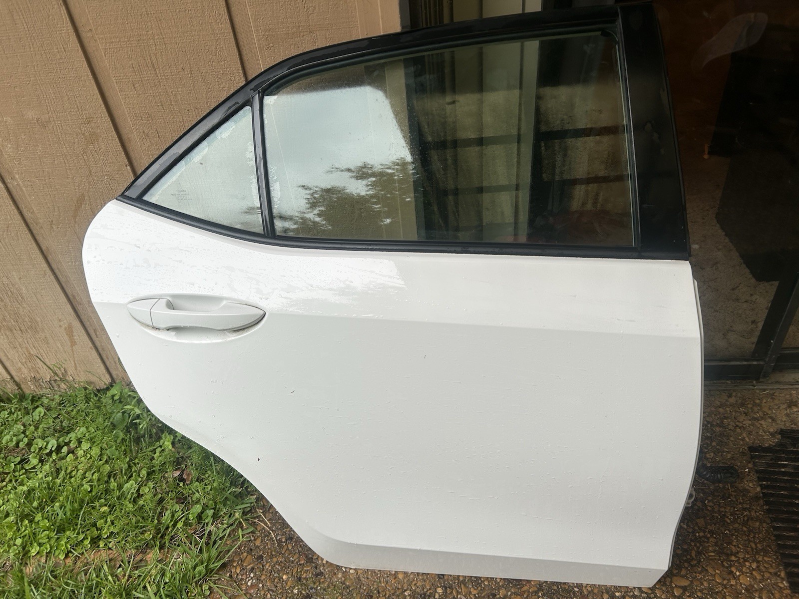 2014to 2019 Toyota Corolla Right Rear Passenger Door Complete