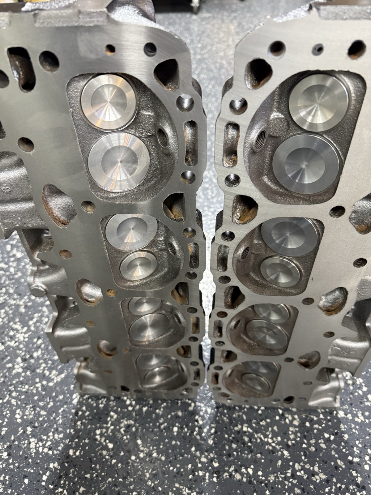 GM 5.7 350 Cylinder Head Mid 80s Casting #463624 Remanufactured (PAIR) GM 5.7 350 Cylinder Head Mid 80s Casting #463624 Remanufactured (PAIR)