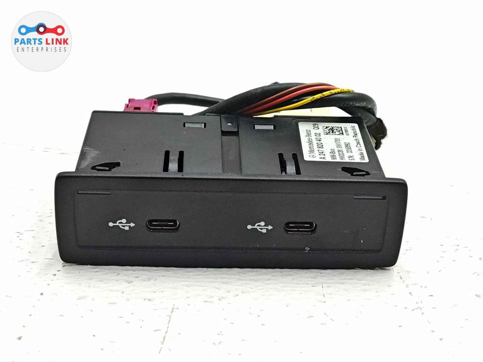 2019-2023 MERCEDES-BENZ AMG GT63 S CENTER CONSOLE DUAL USB CHARGING PORT OEM