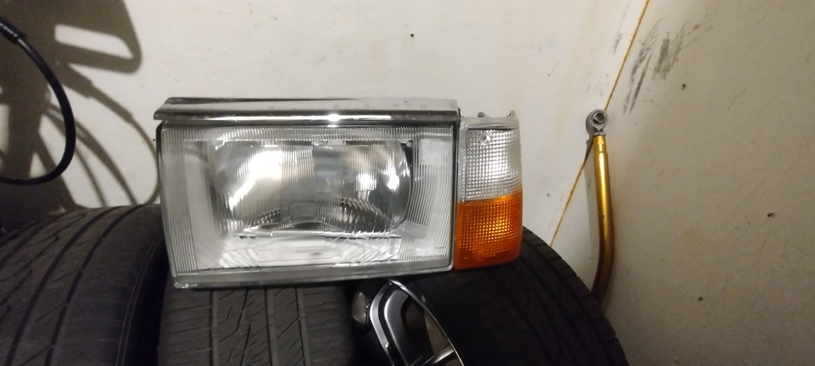 Driver side Euro E-code Headlight 80-93 Volvo 240 With Euro Side Markers