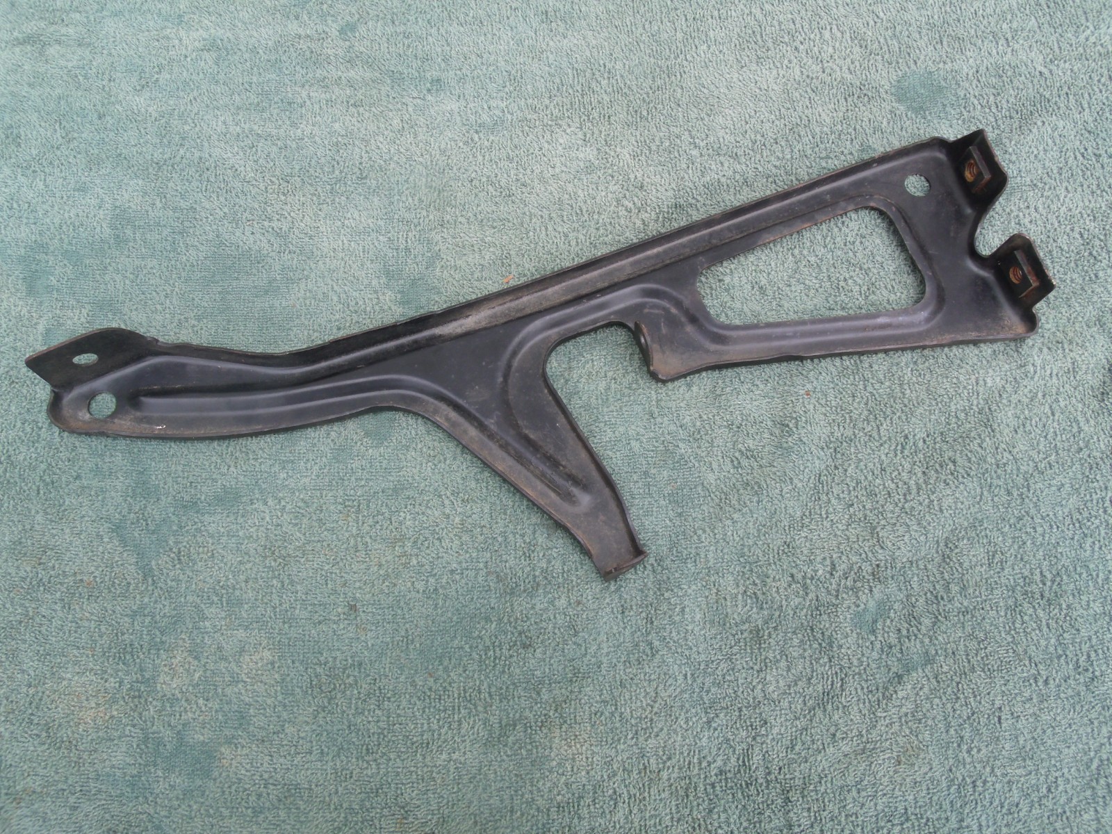 Near NOS GM 1967 Chevy Chevelle Center Grille Support Hood Latch Bracket 3891445 Near NOS GM 1967 Chevy Chevelle Center Grille Support Hood Latch Bracket 3891445
