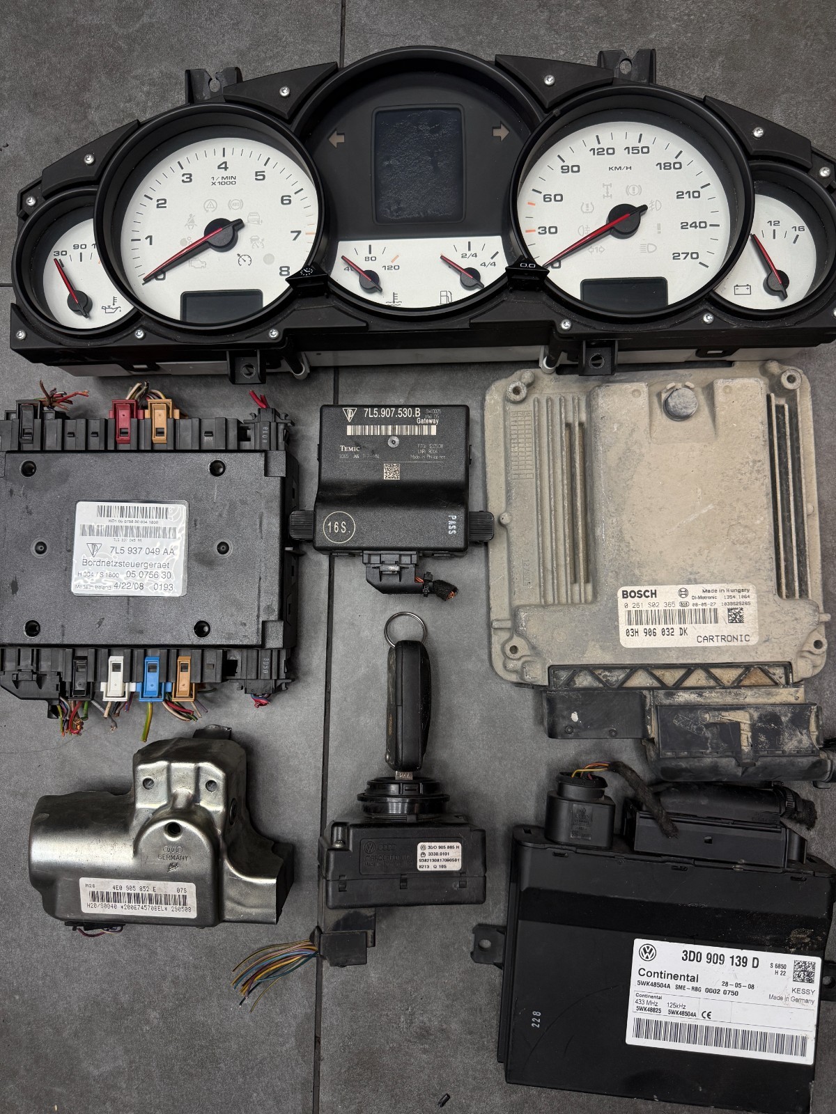 Porsche Cayenne 957 3.6 ECU KESSY BCM Gateway Key Set 03H906032DK OEM