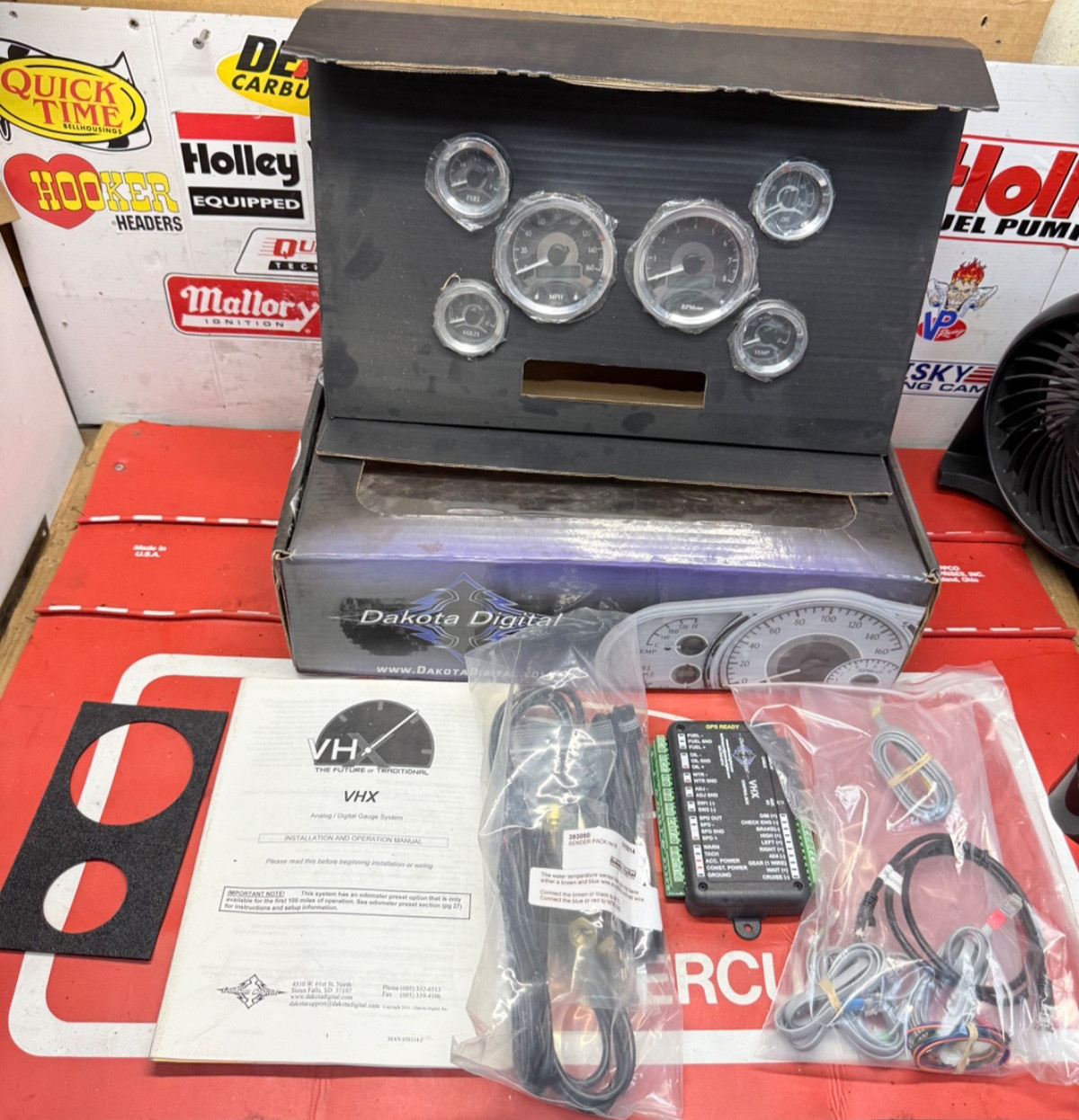 DAKOTA DIGITAL ROUND UNIVERSAL ANALOG GAUGES BLACK ALLOY RED VHX-1060-K-R