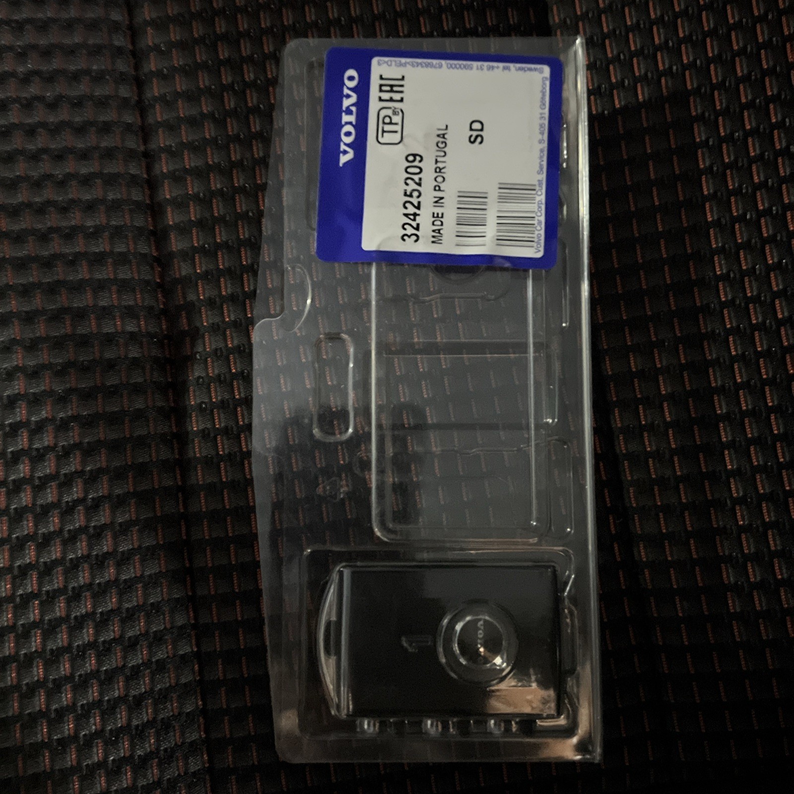 Genuine Volvo Keyless Transmitter Remote Smart Key Fob 32425209 OEM 31652604 Genuine Volvo Keyless Transmitter Remote Smart Key Fob 32425209 OEM 31652604