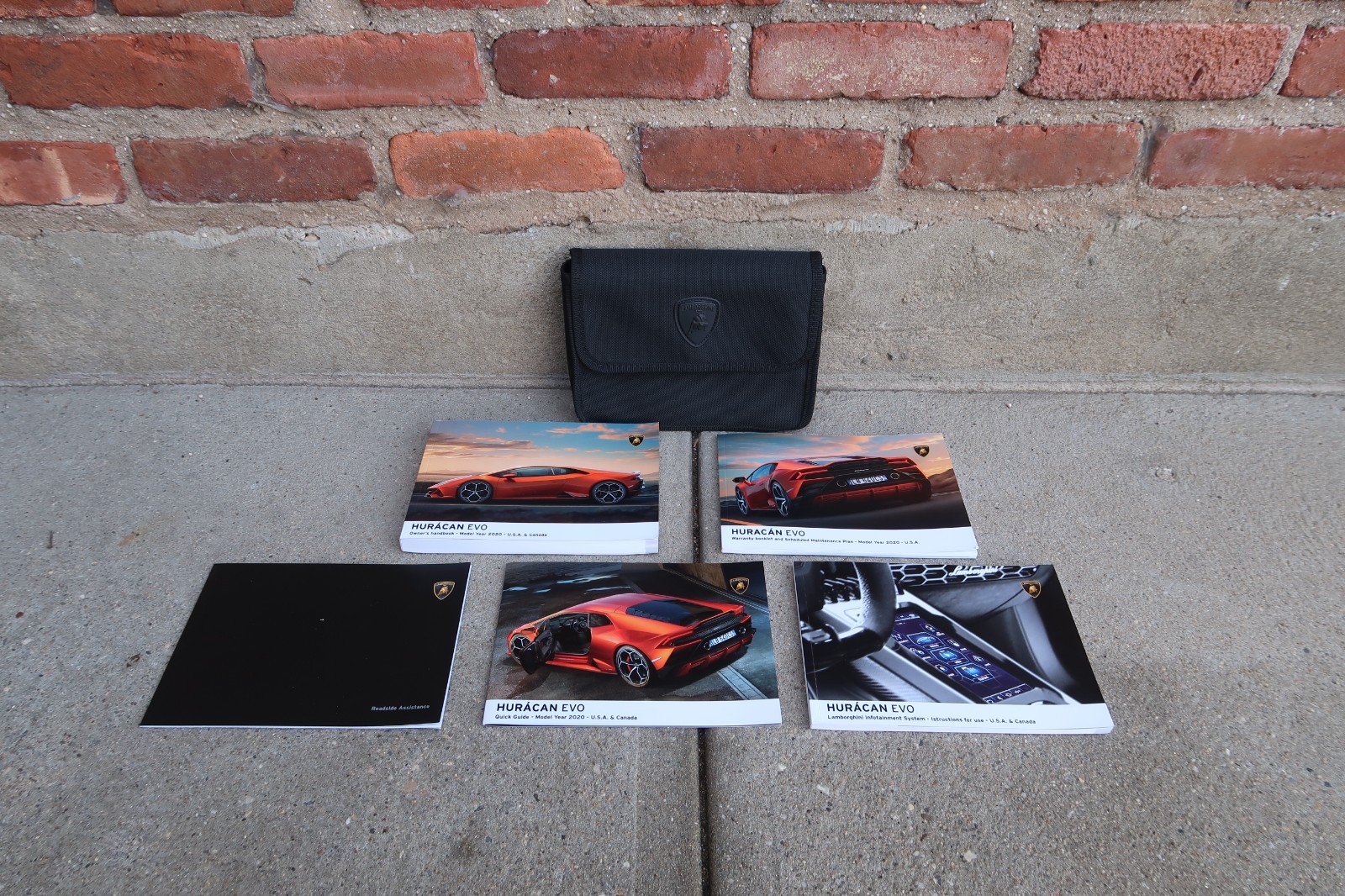 2013 LAMBORGHINI AVENTADOR LP 700-4 OWNERS MANUAL SET IN EXCELLENT SHAPE