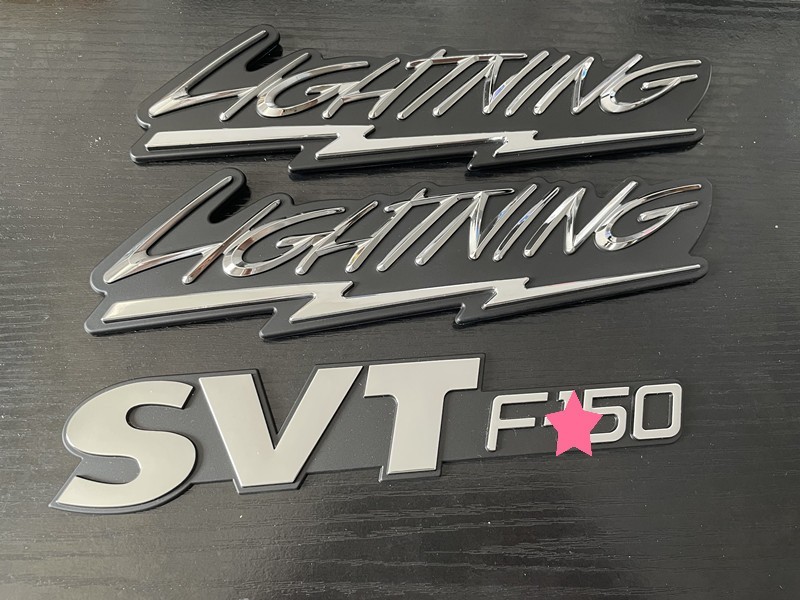 FITS 1999- 2004 99-04 SVT LIGHTNING FENDER CHROME BLACK BADGE EMBLEMS 3PCS