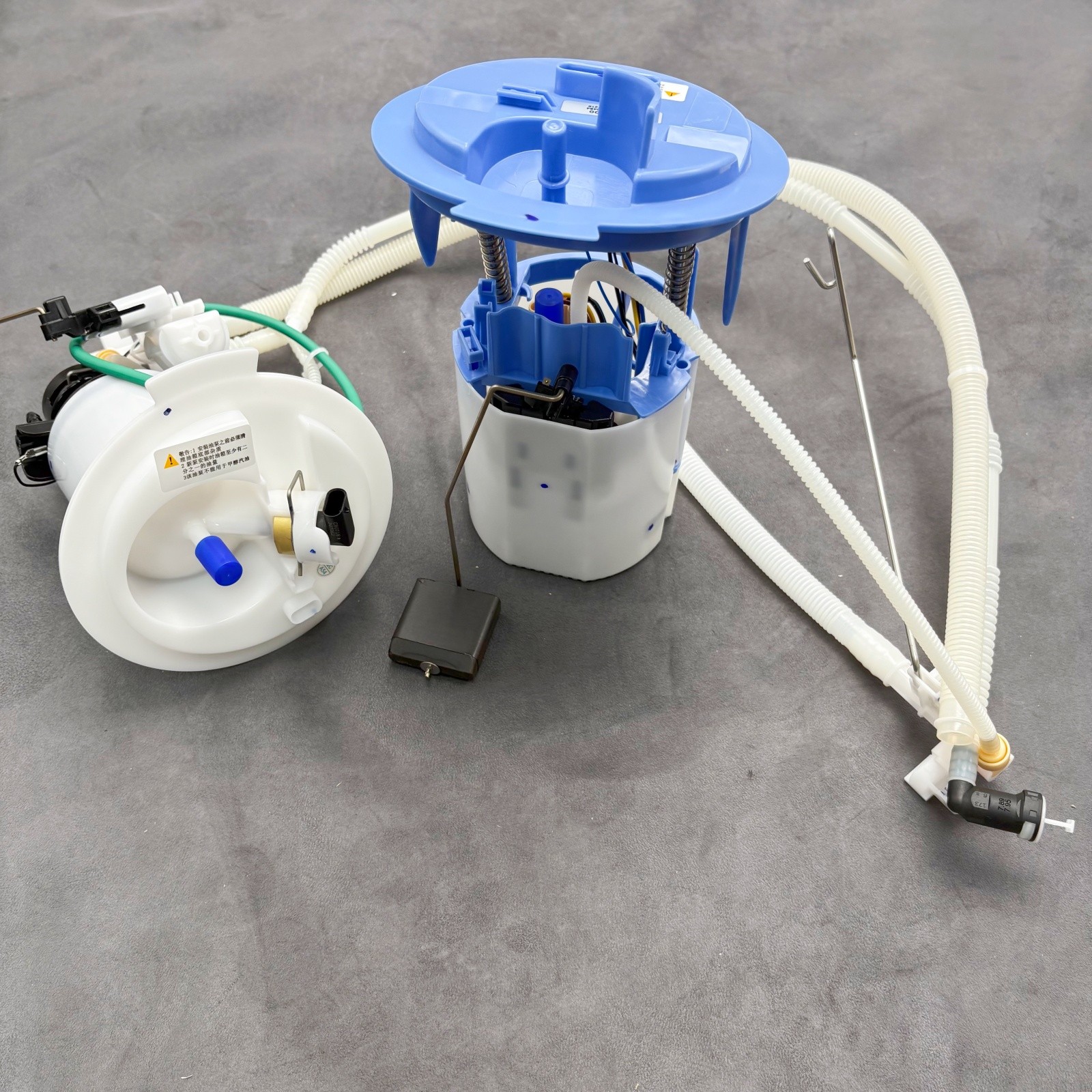 New Pair Fuel Pump Assembly For Mercedes Benz AMG C63 CLS63 E63 2184700494 