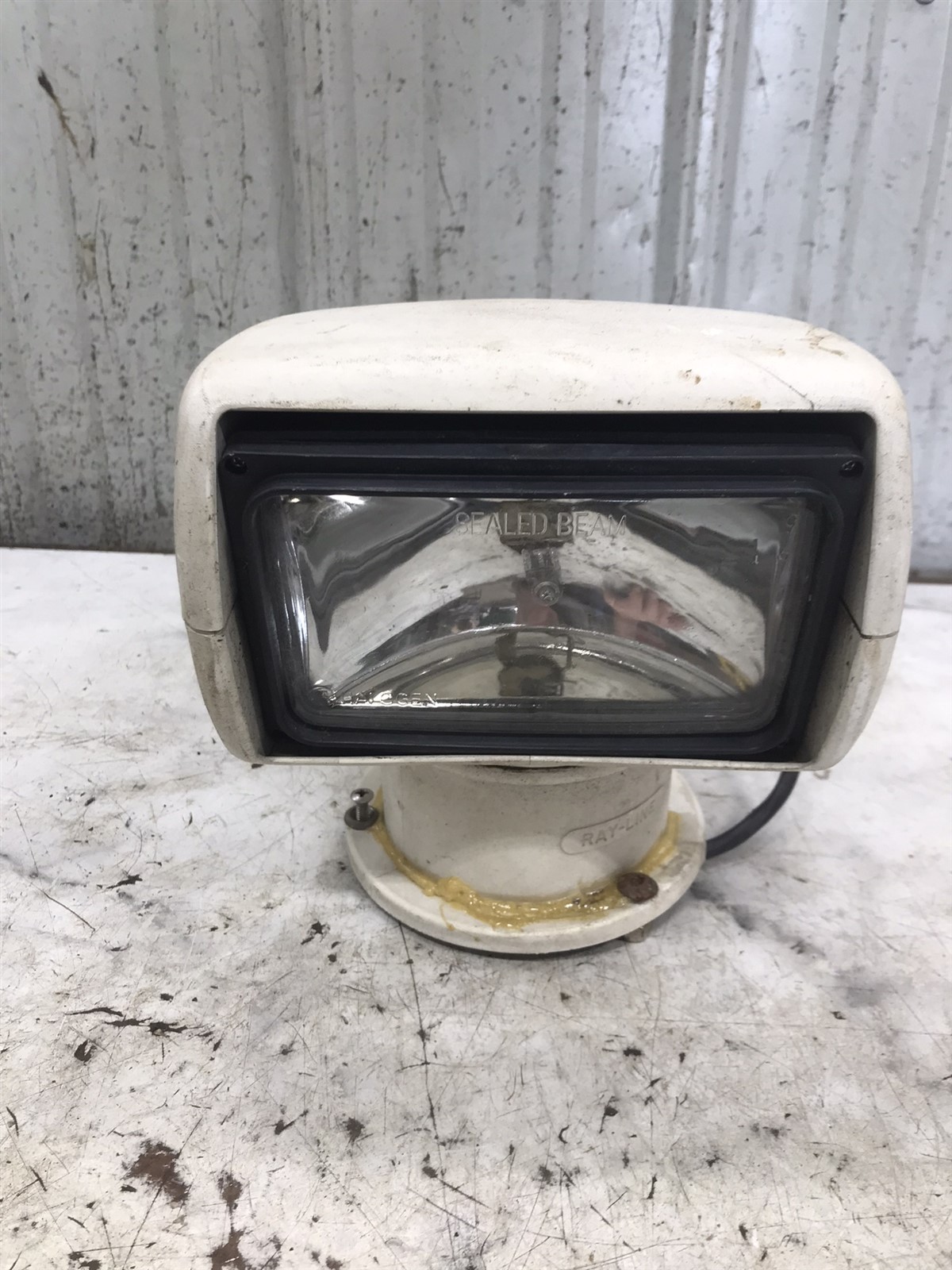 Larson 310 Cabrio Boat ITT Jabsco Ray-Line Marine search spot light Searchlight