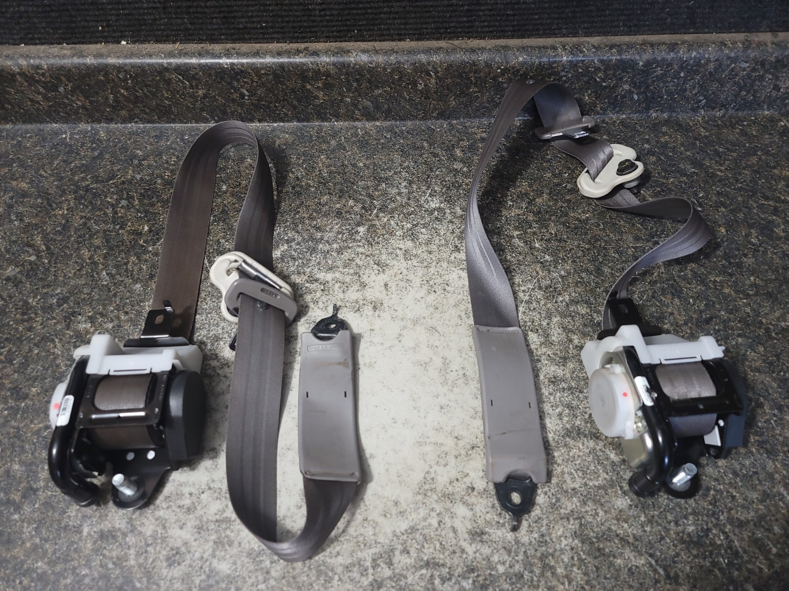 12-16 Honda CR-V Front Seat Belt Retractor Pair Gray 81850-T0G-A110-M1 Used OEM