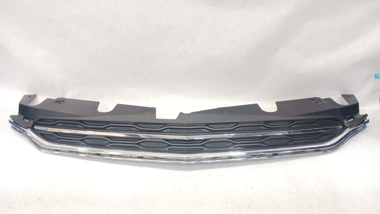 \'16-\'17 CHEVROLET EQUINOX upper Grille OEM 6 Month Warranty