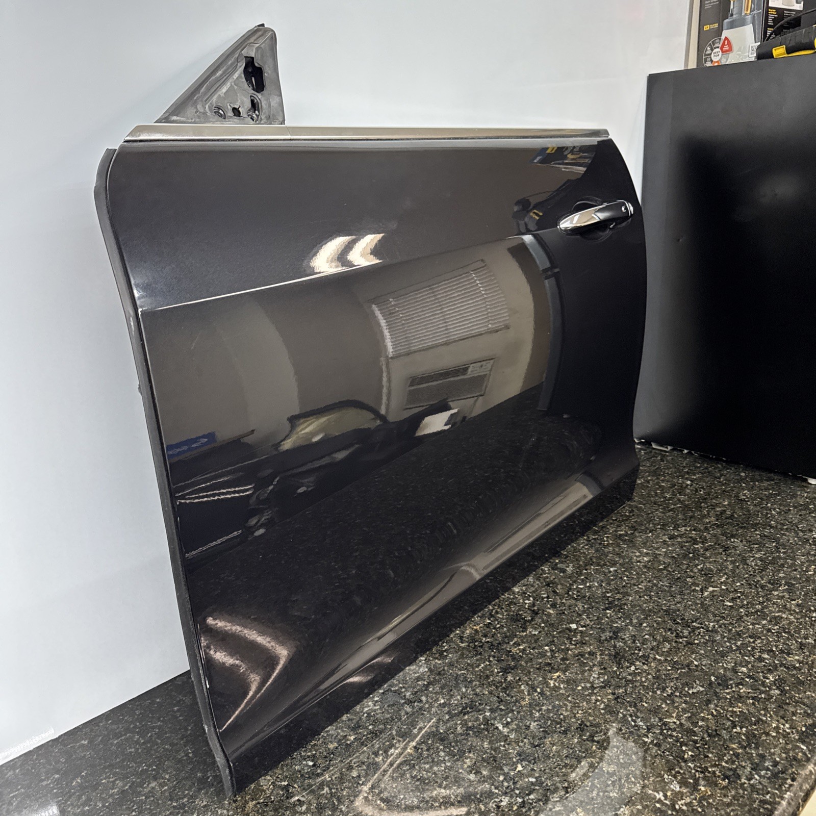MASERATI GHIBLI FRONT LEFT DRIVER SIDE DOOR SHELL PANEL OEM 2014 - 2020 MASERATI GHIBLI FRONT LEFT DRIVER SIDE DOOR SHELL PANEL OEM 2014 - 2020