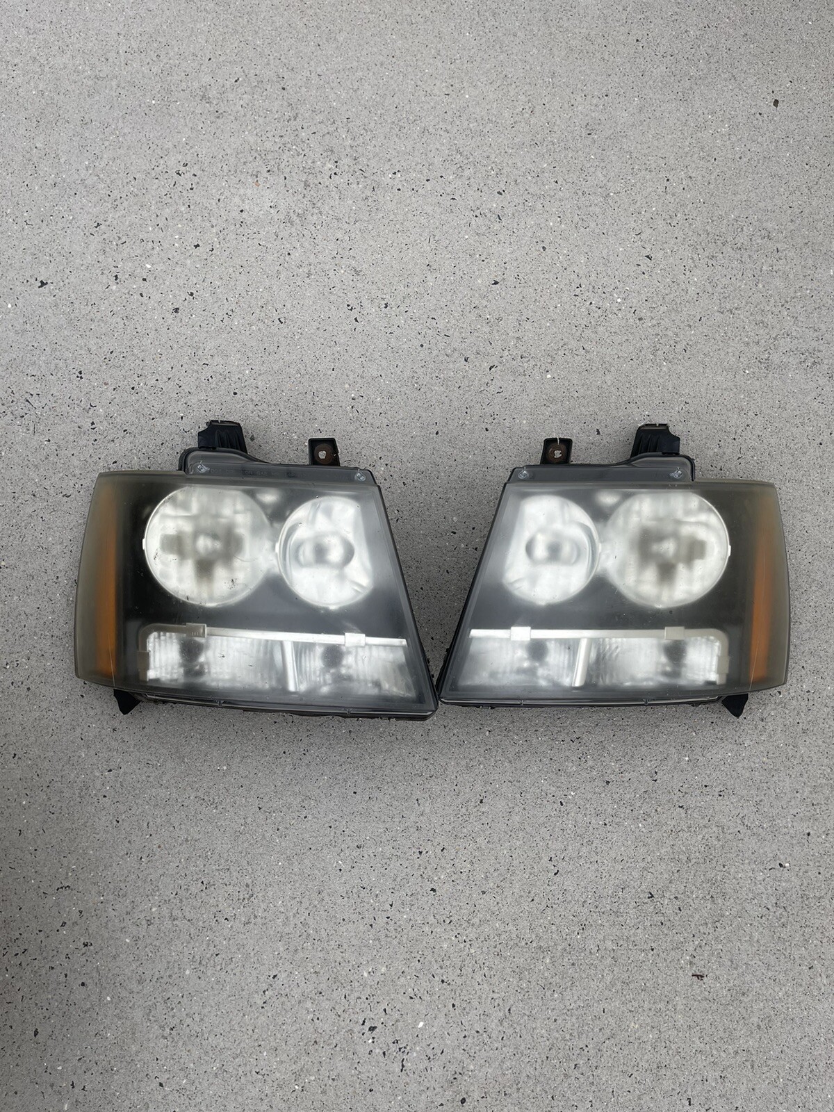 07-14 OEM Chevy GMC Tahoe Avalanche Left & Right Headlights Light Lamp Housing