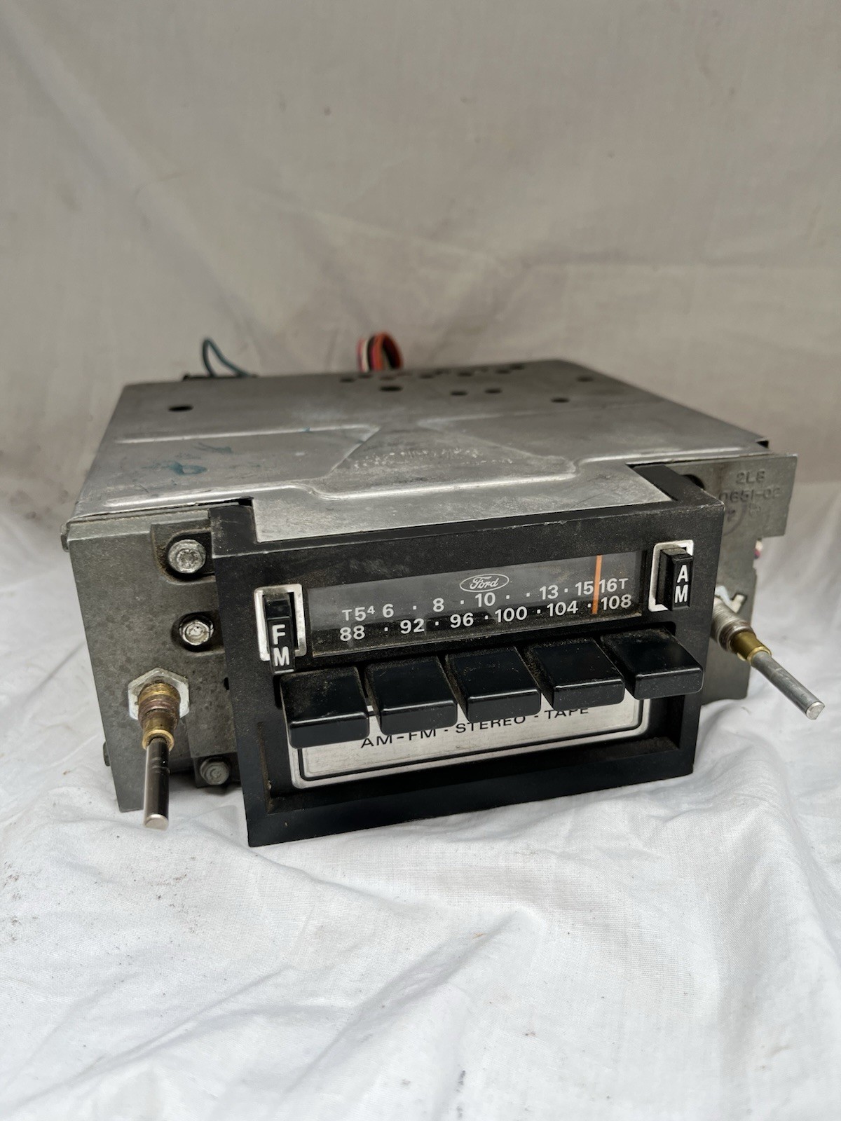 1960s - 1970s OEM Ford 8 Track AM/FM Radio 1960s - 1970s OEM Ford 8 Track AM/FM Radio