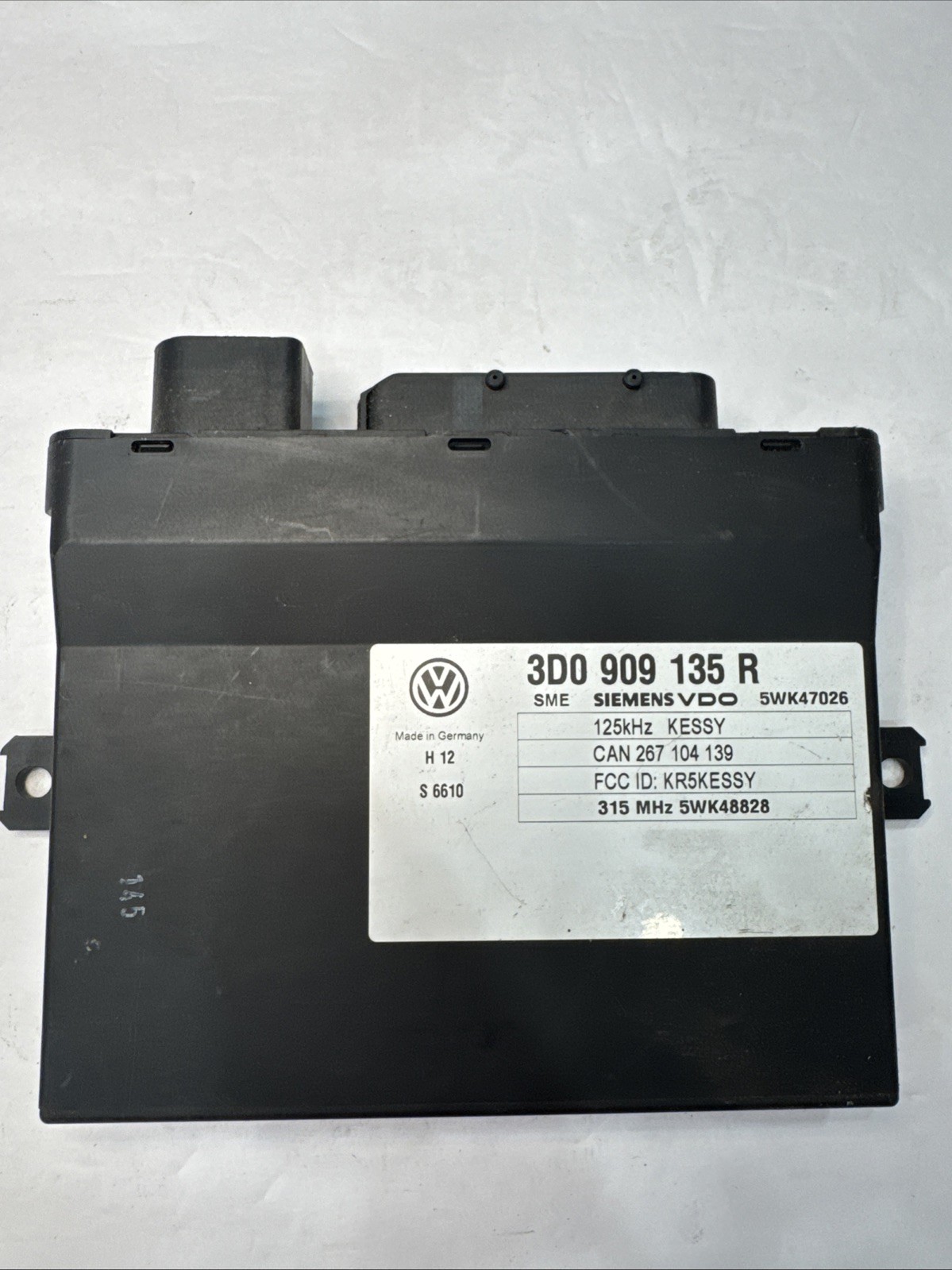 VW Bentley KESSY Keyless Entry Start Module 3D0909135R Siemens 5WK47026 OEM
