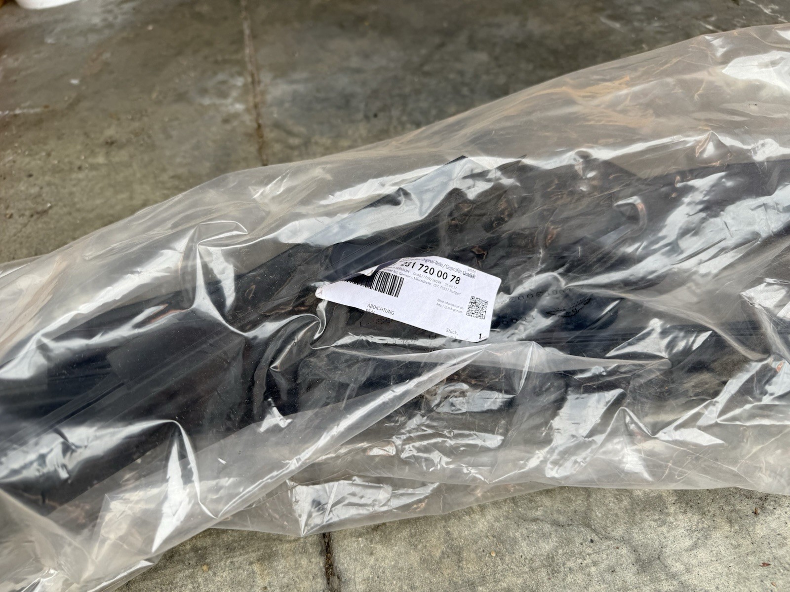 NEW OEM Mercedes-Benz SL Windshield Header Weatherstrip 2013-2016 231-720-00-78