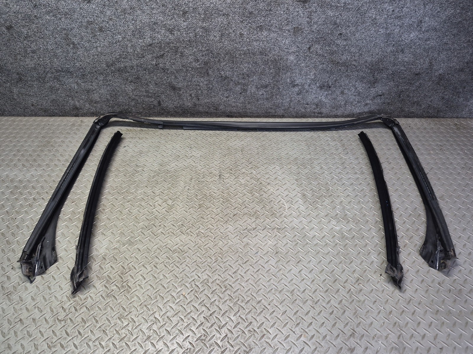 03-12 MERCEDES R230 SL FRONT WINDSHIELD WEATHERSTRIP RUBBER SEAL MOLDING SET OEM
