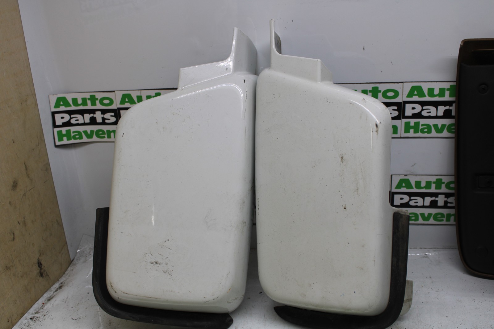 06-10 Hummer H3 Air Duct Cowl Inlet Cover Panel Set White OEM Fender Top