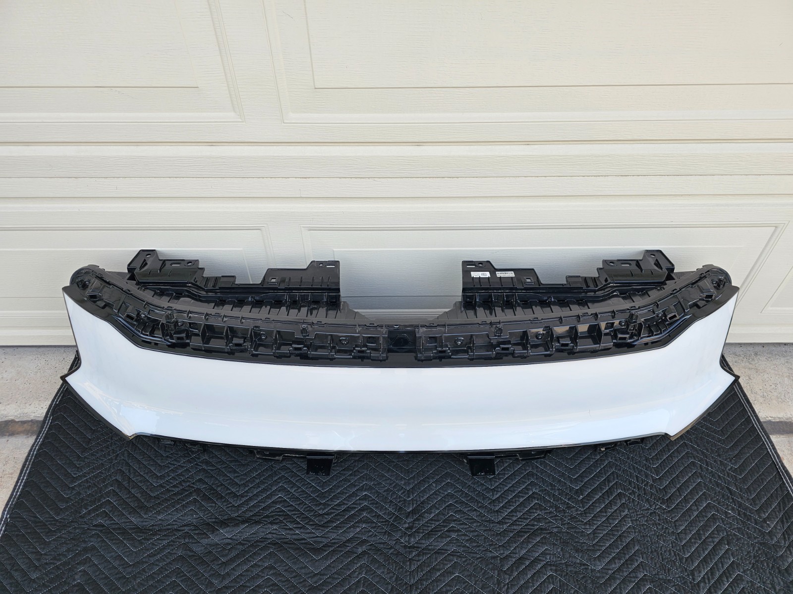 Kia EV9 OEM LED Digital Pattern Lighting Grille Assembly 2024 2025